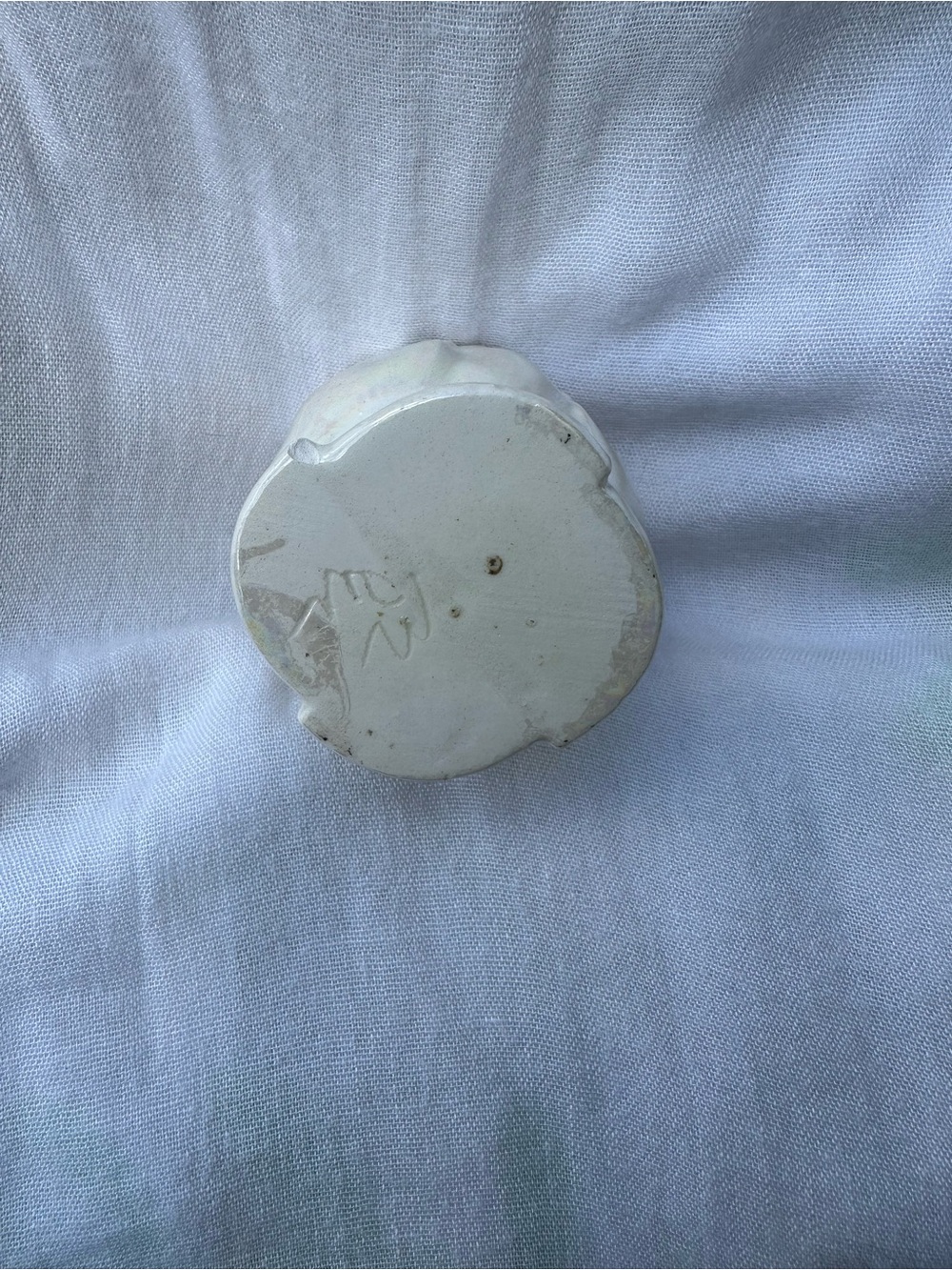 Tulip shaped iridiscent small trinket vase 1 unit - Picture 5 of 5